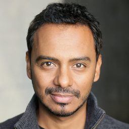 Carlos Moreno Jr. - 東遇西演員 飾演Charlie