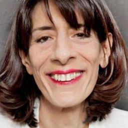 Juana Cordero - 傷心小號曲演員 飾演Madre de los niños