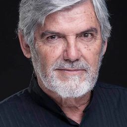 Antonio Mayans 飾演 Mario