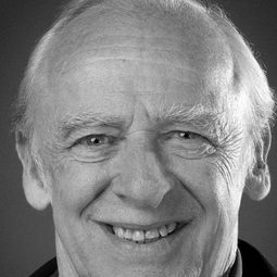 Pierre Collin 飾演 Lorenzo Deziel