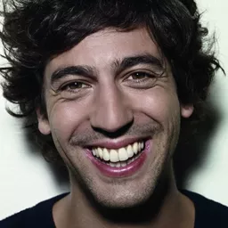 Max Boublil 飾演 Matéo Goupil
