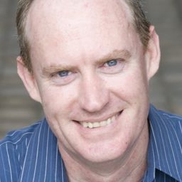 Michael Birch 飾演 Dr. Pern