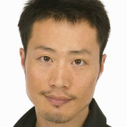 竹本 英史 飾演 Emishi Seisakujo Koin / TV News (voice)