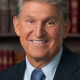Joe Manchin III 飾演 Self
