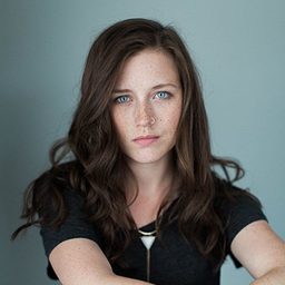 Kendra Leigh Timmins 飾演 Kendall