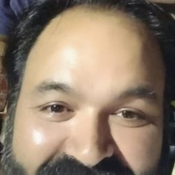 Vijayant Kohli 飾演 Mamu