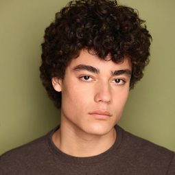 Brayden Cross - 流星射手演員 飾演St. Vincent-St. Mary Basketball Player