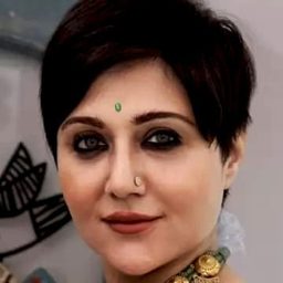 Swastika Mukherjee 飾演 Anguri Devi