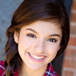 布里亞娜·薩拉茲 飾演 Logan