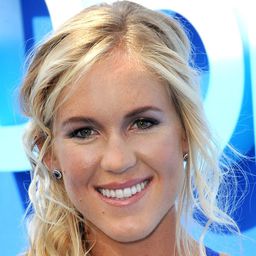 貝詩妮·漢彌爾頓 飾演 Herself