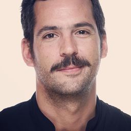 Benjamín Gorroño 飾演 Luis (voice)