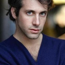 Marco Iannone 飾演 Stiff