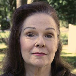 凱倫·琳·葛妮 飾演 Mrs. McKinley