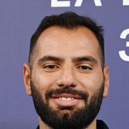 Navid Nosrati 飾演 Nosrati