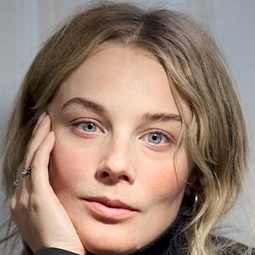 伊達·安格沃 飾演 Carina