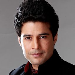 拉吉夫·尚德沃爾 飾演 Dr. Aamir Ali