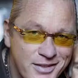 Lars Bjarke - 白痴演員 飾演Rocker #1