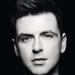 Mark Feehily 飾演 Himself