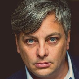 Rüdiger Klink - 昨日盛開的花朵演員 飾演Zwangsversteigerer