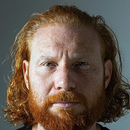 Ben Knight - 特技狂人演員 飾演Dressler