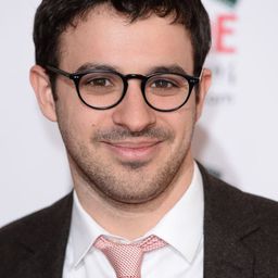 Simon Bird 飾演 