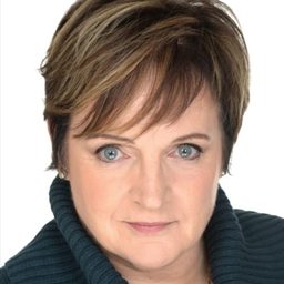 Cheryl Mullen - With Love, Christmas演員 飾演Bea