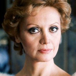 Perla Cristal 飾演 Maite