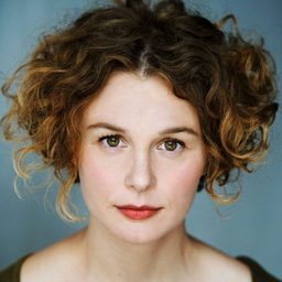 Anna Maria Sturm 飾演 Schwester Hilde