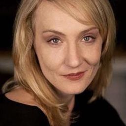 Jenny Gravenstein 飾演 Druggie Rock Girl