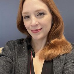 Holly Lazo 飾演 Marcy