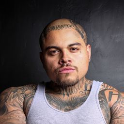 Joey Abril 飾演 Intruder #1