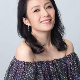 何婉盈 飾演 
