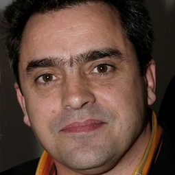 Kevin Allen 飾演 Kevin