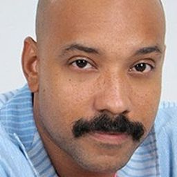 John Alex Castillo 飾演 Dr. Xiao