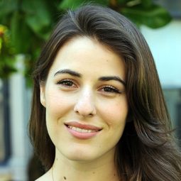 黛安娜·戴爾布法洛 飾演 Susanna