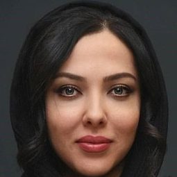 Leila Otadi - Azad Be Gheide Shart演員 飾演