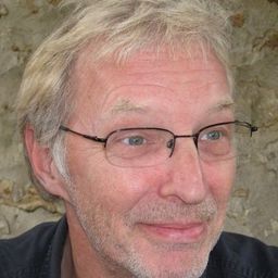 Arnold Boiseau 飾演 Farrel