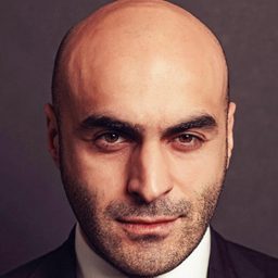 Alper Kul 飾演 Oktay