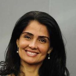 Patrícia França 飾演 Maria Imaculada / Antonieta Esteves (Tieta - jovem)