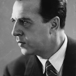 Annibale Ninchi 飾演 Padre di Marcello