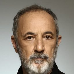 Stelios Mainas 飾演 Aristide