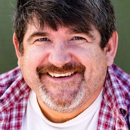 Christopher Gehrman - 陰謀演員 飾演E.B.