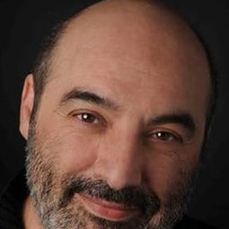 Marc Andréoni - 陛下未成年演員 飾演Zo, butcher