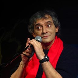 Adrian Pintea 飾演 Ryan