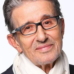 Rolf Zacher 飾演 Rowan