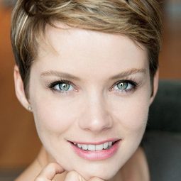 Andrea Osvárt - Maternity Blues演員 飾演Clara