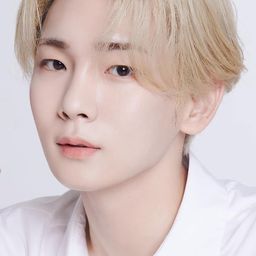 金起範 飾演 Self