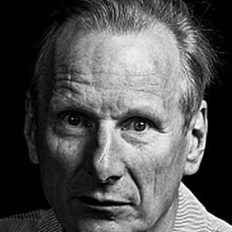 Ola Otnes 飾演 Professor Amundsen