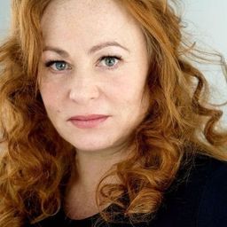 Petra Berndt 飾演 Kathi