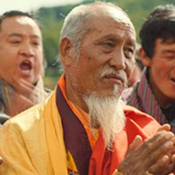 Kelsang Choejay 飾演 Lama